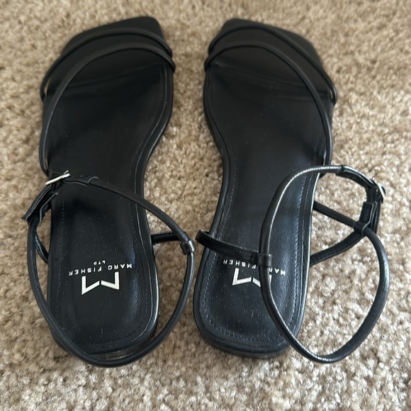 Marc Fisher black leather strappy Marg sandals Sz 71/2M - Picture 5 of 8